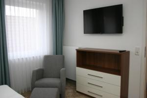 TV a/nebo společenská místnost v ubytování Hotel Petersen