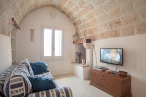 a living room with a couch and a tv at Elena's House 6 in Polignano a Mare