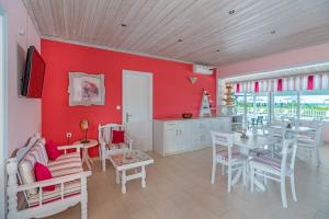 TV a/nebo společenská místnost v ubytování Leonidas Resort