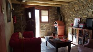 TV a/nebo společenská místnost v ubytování Apartamentos La Borda Castillon