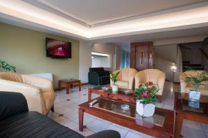 TV a/nebo společenská místnost v ubytování Morfeas Hotel