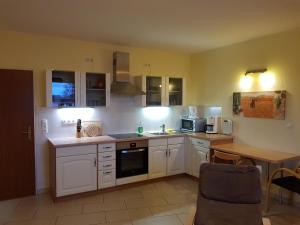 Kuchyň nebo kuchyňský kout v ubytování Flensburg Ferienwohnungen Apartment 2