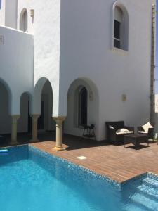 a swimming pool in the middle of a building at Villa avec piscine in Triffa