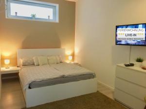 Postel nebo postele na pokoji v ubytování Tiny Apartment LIVE-IN Wertheim am Main