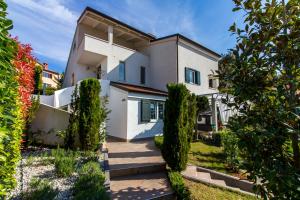 a white house with a cross on it at Pure relax by the forest in Vinkuran