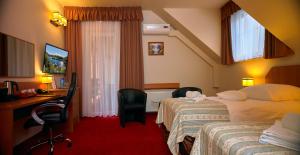 Łóżko lub łóżka w pokoju w obiekcie Aura - Hotel & Restaurant & Sauna