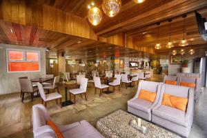 Posezení v ubytování Cebu Uncle Tom's Cabin Hotel powered by Cocotel