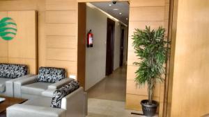 Posezení v ubytování Orion Residency Hotel Near Chennai Central Railway Station