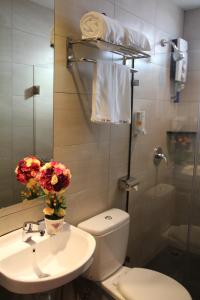 Bilik mandi di KL Hotel