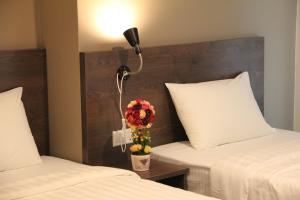 Katil atau katil-katil dalam bilik di KL Hotel