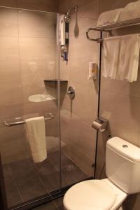 Bilik mandi di KL Hotel