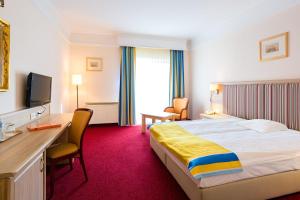 Łóżko lub łóżka w pokoju w obiekcie Papuga Park Hotel Wellness&Spa