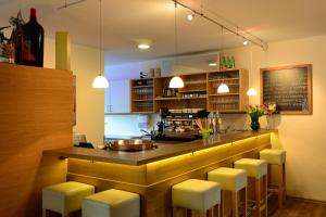 El lounge o bar de Hotel Garni Weinquadrat