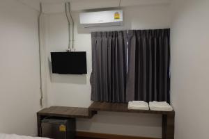 TV a/nebo společenská místnost v ubytování F Plus F Hostel + 16 fotografií