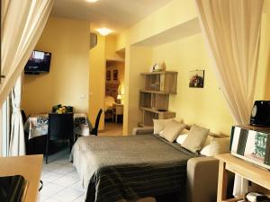 A television and/or entertainment centre at La casa di Marilena