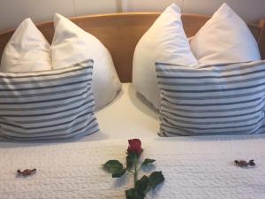 Postel nebo postele na pokoji v ubytování Atmoszféra Apartman