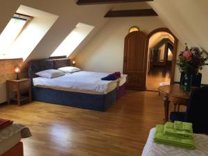 Postel nebo postele na pokoji v ubytování Peahen Residence