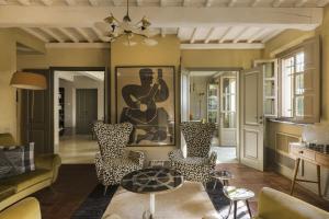 a living room with a couch and a table at Locanda al Colle in Camaiore