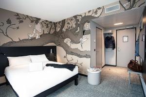 Postel nebo postele na pokoji v ubytování ibis Styles Genève Carouge