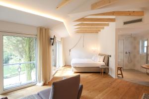 Säng eller sängar i ett rum på Landhaus am See
