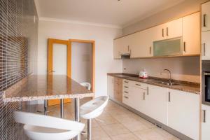Cuina o zona de cuina de C02 - Luxury 3 Bed with Pool View