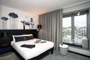 Postel nebo postele na pokoji v ubytování ibis Styles Genève Carouge