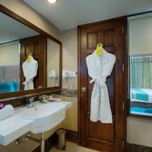 Vonios kambarys apgyvendinimo įstaigoje Royal Orchid Fort Resort Mussoorie