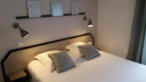 Posteľ alebo postele v izbe v ubytovaní Amadour Hôtel
