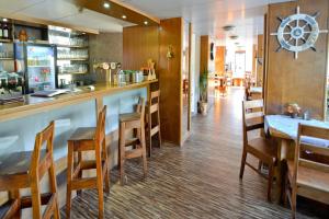 Restaurace v ubytování Botel Vodnik