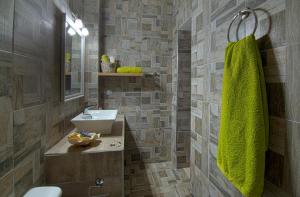 Kylpyhuone majoituspaikassa Home Suites