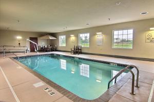 a large indoor swimming pool in a hotel at AmeriVu inn and Suites - Crookston in Crookston