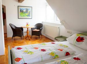 Postel nebo postele na pokoji v ubytování Gasthaus Zur Krone
