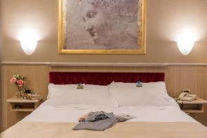 Postel nebo postele na pokoji v ubytování Santa Barbara Hotel