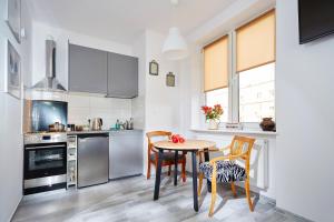 Kuchyňa alebo kuchynka v ubytovaní Marszałkowska Apartament