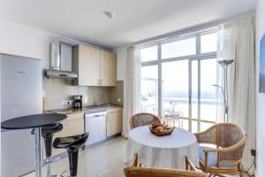 Kuchyň nebo kuchyňský kout v ubytování Penthouse direkt am Meer