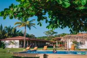 Bazén v ubytování Beach Break Hotel & Surf Camp de Playa Venao nebo v jeho okolí