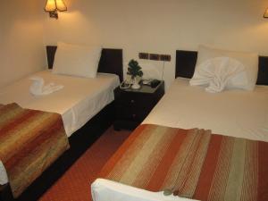 Łóżko lub łóżka w pokoju w obiekcie EL Tonsy Hotel