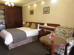 A bed or beds in a room at Queen's Villa Hotel Boutique