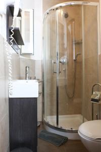 Ένα μπάνιο στο Conte House merulana guesthouse