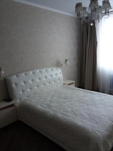 Un pat sau paturi într-o cameră la Альтаир2