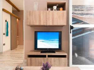 A television and/or entertainment centre at La Barca M&B II studio close to Las Canteras