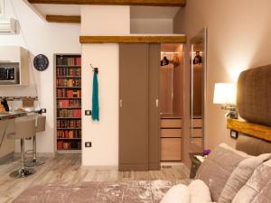 The library in Az apartmant