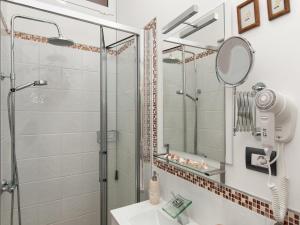 A bathroom at La Barca M&B II studio close to Las Canteras