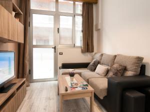 A television and/or entertainment centre at La Barca M&B II studio close to Las Canteras