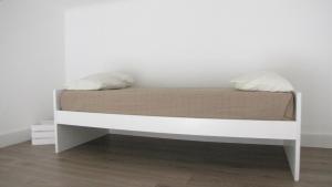 アルベンガにあるAntica Dimoraのベッド1台(枕2つ付)