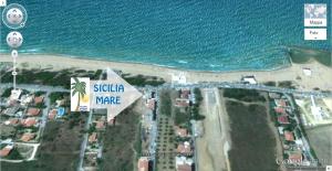 a view of a beach with a sign that reads salsa wave at Sicilia Mare Apartments in San Leone