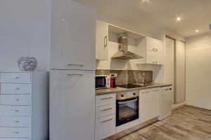 Kuchyň nebo kuchyňský kout v ubytování Appartement T2 bord de mer climatisé