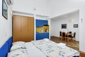 A bed or beds in a room at Villa Vranic Apartments