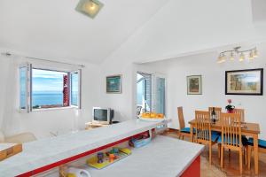 Televízia a/alebo spoločenská miestnosť v ubytovaní Villa Vranic Apartments