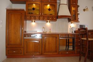 Kuchyňa alebo kuchynka v ubytovaní Apartament Królewski Superior z sauną
